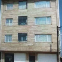 آپارتمان برخیابان