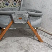 تخت کنار مادر
