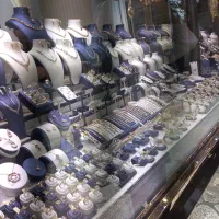 طراحی و اجرای انواع ویترین طلاو جواهر فروشی|فروشگاه و مغازه|باغستان, |دیوار