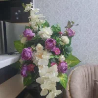 گلدون بزرگ خوشرنگ با گلهای ترک مفت