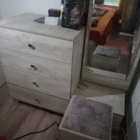 تخت دو نفره و میز آرایش آینه دار