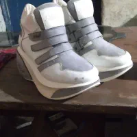 کتانی زنانه|کیف، کفش، کمربند|تیکمه داش, |دیوار