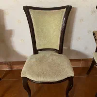 صندلی ناهار خوری و کناره خونه