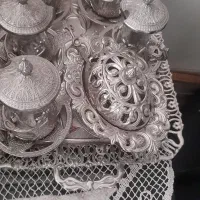 فنجان و نربکی ۵ عدد همراه سینی و قندان