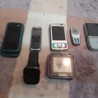 گوشی های نیاز ب تعمیر ب همراه یک واچ اصلی