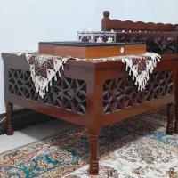 مبل سنتی دو نفره  همراه تشک و میز و متکا سالم و نو
