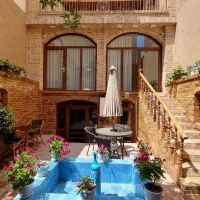 ۳۰۰مترویلایی مستقل/۲۰مترتراس/۵۰متر حیاط/۴خط تلفن