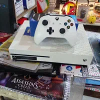 xbox one s یه ترا تک دسته در حد نو