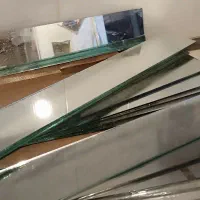 تعدادی آیینه برش خورده