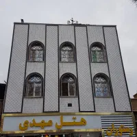 نیروی خانه دار خانم و آقا آشنا به کار در هتل