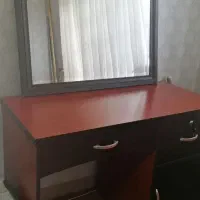 میز آرایش و ویترین مناسب منزل یا آرایشگاه