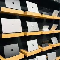 فروشنده لپ تاپ و لوازم جانبی کامپیوتر