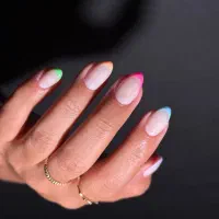 دستیار ناخن حرفه ای