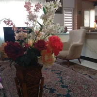 تخت و گلدان فروشی