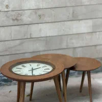 میز عسلی به همراه ساعت