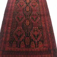 یک قالیچه دستباف و یک قالیچه ماشینی