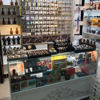 چنیزمند فروشنده حرفه عطر و ساعت ۱۷ شهریور