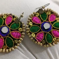 گوشواره‌ای سنتی بلوچ دوری شده کار دست