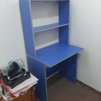 کتابخانه و میز مطالعه