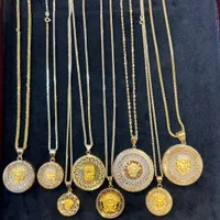 مدالهای ورساچه.سبک و سنگین.شیک و|جواهرات|کاشان, بازار کاشان|دیوار