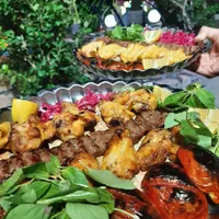 کباب زن نیمه ماهر جوان
