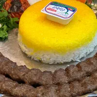 استخدام تخته کار ماهر و نیروی خدماتی رستوران