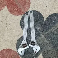 آچار فرانسه سالم و۴عدد قیچی حلبر