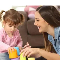 پرستار دختر بچه