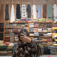 حراج شال های زمستانی (شال و روسری دیبا)