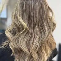 استخدام ناخنکار،مژه کار،فیشیال کار،آرایشگر