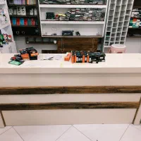 دو عدد ویترین بسیار تمیز فروشگاهی