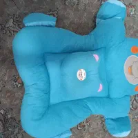 یک پتو و تشک و بالشت شیر دهی