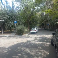 800 متر زمین 1200متر بنا قدیمی بر25 پارک ساعی
