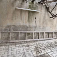 نردبان چوبی