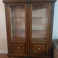 ویترین در حد نو و بسیار تمیز