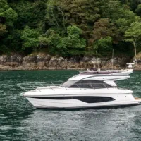 قایقهای تفریحی و رستوران دریایی