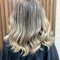 تخفیف ویژه رنگ و لایت و میکاپ و شنیون|خدمات آرایشگری و زیبایی|شیراز, نصر|دیوار