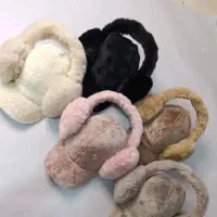 کلاه و گوشگیر و کیف و شال