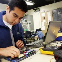 تعمیر کامپیوتر و لپتاپ در محل با کمترین قیمت