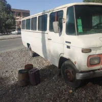 یک دستگاه مینی بوس بنز