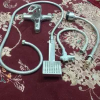 شیرآب حمام ودوش ثابت و یک متحرک .