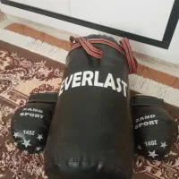 کیسه بوکس و دست کش بوکس