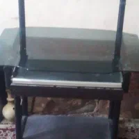 میز کامپیوترشیشه ای