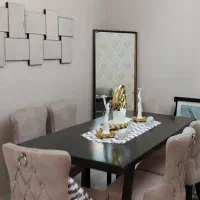 میز نهارخوری و پرده و فرش