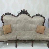 مبل سلطنتی و یک شزلون