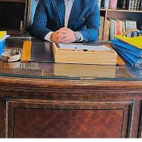 وکیل دادگستری/ کارمندسابق دادگستری