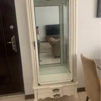 بوفه سفید تمام شیشه در حد نو