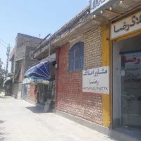 منزل ویلایی یک طبقه سر نبش کوچه درب حیاط