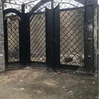 درب ویلایی و نفر رو