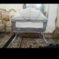 تخت کنار مادر